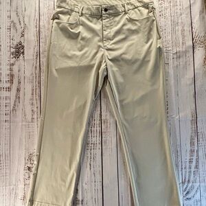 Old Navy Men’s 38x30 Tech Hybrid Pants | Cream | Straight Fit
